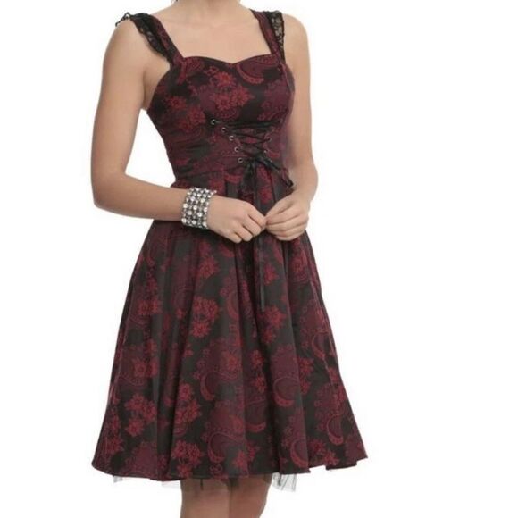 🍒 HEARTS & ROSES Red Black Brocade Sleeveless Lace Up Corset Full Dress Small - Picture 2 of 10